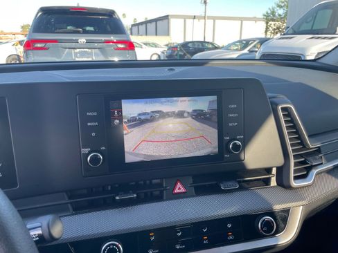 Used 2025 Kia Sportage LX image 23