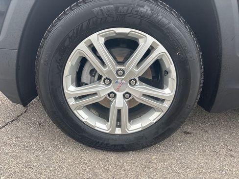 Used 2024 GMC Terrain SLE w/ Driver Convenience Package image 32