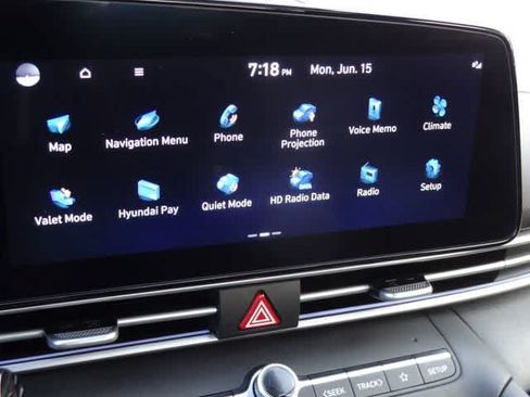 Used 2024 Hyundai Elantra SEL w/ Convenience Package FWD image 23