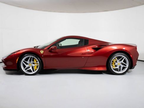 Used 2023 Ferrari F8 Spider image 12