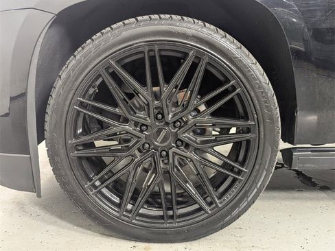 Used 2018 Cadillac Escalade Platinum image 9