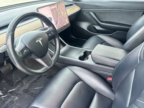 Used 2018 Tesla Model 3 Mid Range image 9