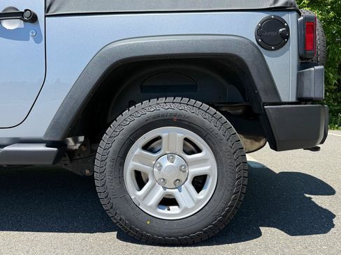 Used 2015 Jeep Wrangler Sport AWD/4WD image 9