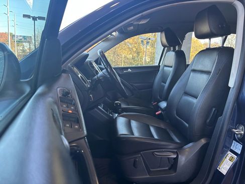 Used 2016 Volkswagen Tiguan S image 8