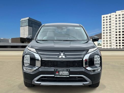 New 2025 Mitsubishi Outlander SE image 2