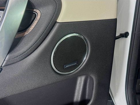 Used 2025 Land Rover Discovery Sport S image 21
