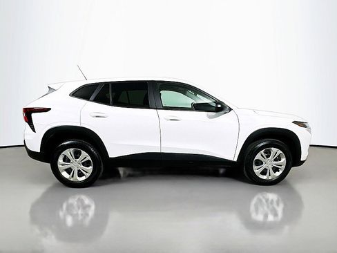 Used 2024 Chevrolet Trax LS FWD image 8