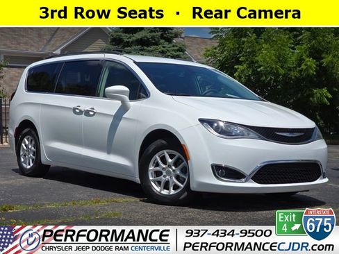 Used 2020 Chrysler Pacifica Touring FWD image 1