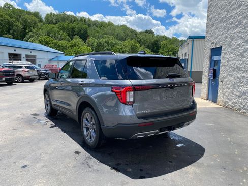 New 2026 Ford Explorer Active w/ Active Comfort Package AWD/4WD image 9