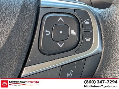 Used 2017 Toyota Camry XLE w/ Moonroof Package FWD image 20
