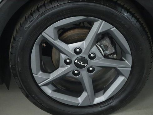 Used 2025 Kia K4 LXS image 38