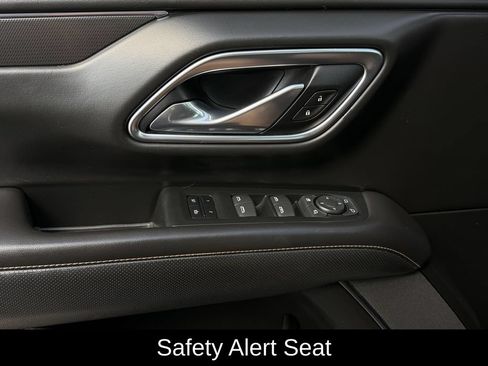 Used 2021 GMC Yukon XL AT4 w/ AT4 Premium Plus Package AWD/4WD image 32