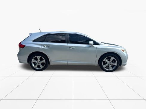 Used 2011 Toyota Venza AWD w/ Premium Pkg #2 image 9