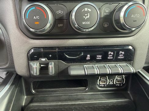 Used 2022 RAM 1500 Big Horn AWD/4WD image 35