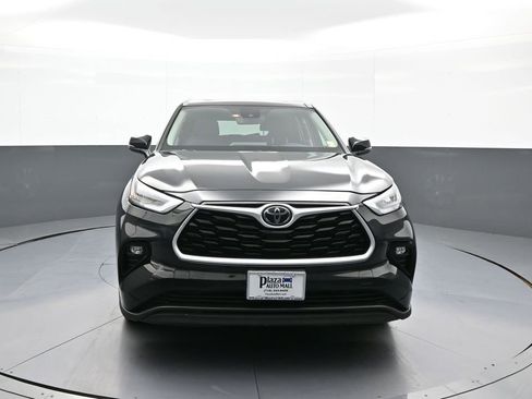 Certified 2020 Toyota Highlander XLE image 2