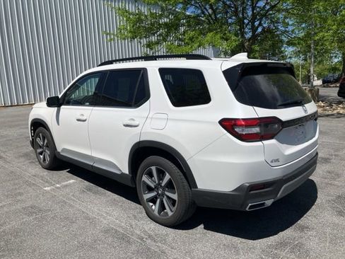 Used 2024 Honda Pilot Touring image 7