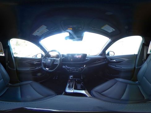 Used 2025 Buick Envista Sport Touring image 41