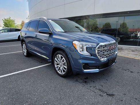 Used 2024 GMC Terrain Denali w/ Denali Premium Package AWD/4WD image 4