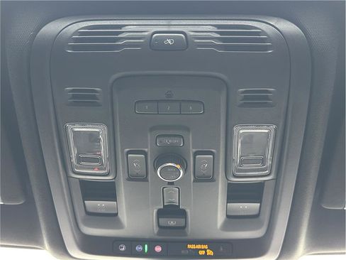 Used 2022 GMC Yukon Denali w/ Denali Ultimate Package image 28