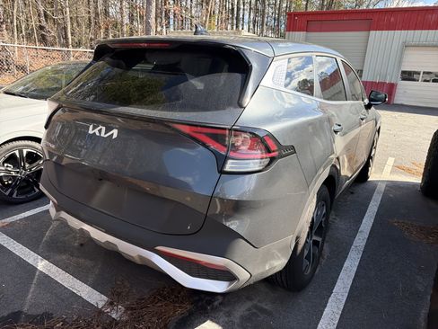Used 2024 Kia Sportage EX image 6