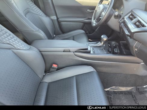 Certified 2022 Lexus UX 200 w/ Accessory Package (Z2) image 29