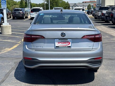 Used 2022 Volkswagen Jetta SE w/ Panoramic Sunroof Package FWD image 10