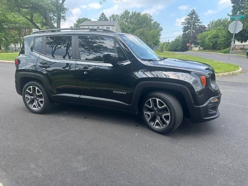 Used 2017 Jeep Renegade Latitude FWD image 5