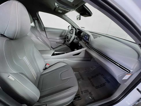 Used 2025 Hyundai Elantra Hybrid FWD image 26