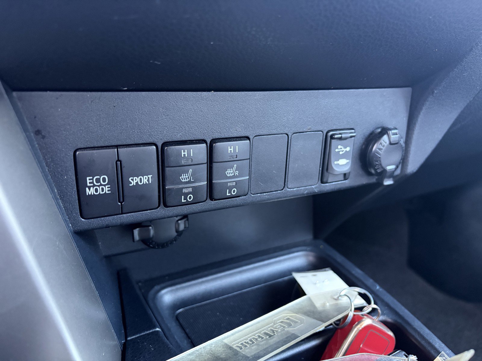 Used 2015 Toyota RAV4 Limited AWD/4WD image 19