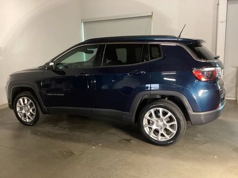 Used 2024 Jeep Compass Latitude AWD/4WD image 8