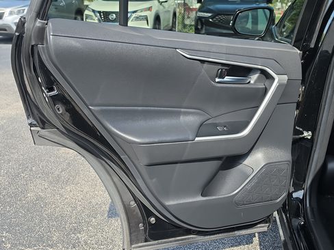 Used 2022 Toyota RAV4 SE w/ Convenience Package AWD/4WD image 14