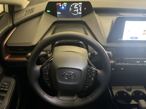 Used 2025 Toyota Prius Plug-In Hybrid image 15