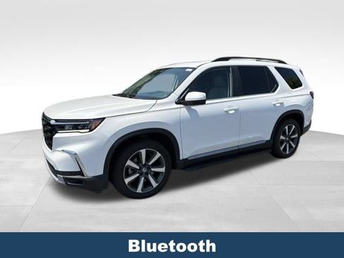 Used 2025 Honda Pilot Touring image 4