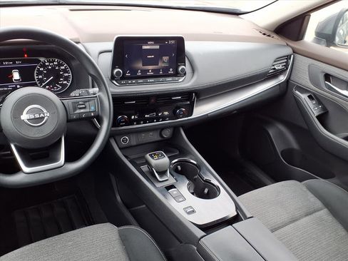 Used 2022 Nissan Rogue SV image 5