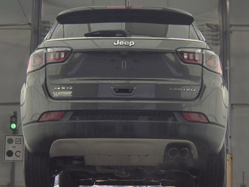 Used 2022 Jeep Compass Limited image 8