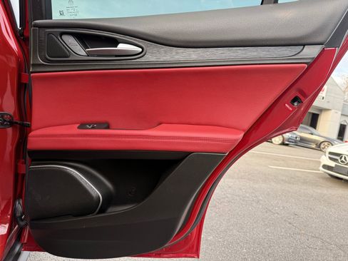 Used 2019 Alfa Romeo Stelvio image 30