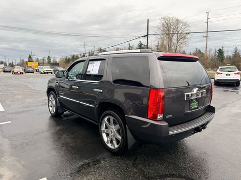 Used 2011 Cadillac Escalade Premium image 5