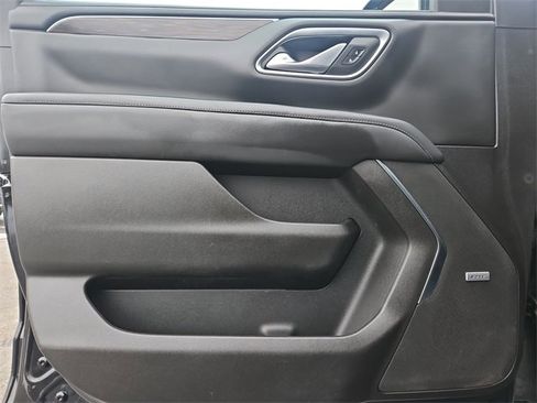 Used 2021 Chevrolet Suburban LT image 23