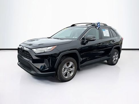 Used 2025 Toyota RAV4 XLE image 3