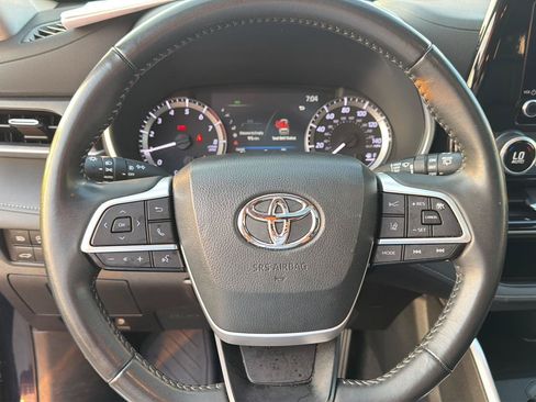 Used 2023 Toyota Highlander XLE FWD image 21