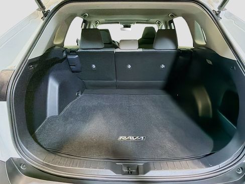 Used 2021 Toyota RAV4 XLE w/ Convenience Package AWD/4WD image 25