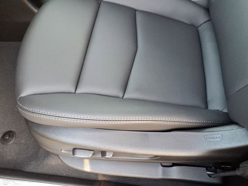 New 2025 Cadillac XT5 Luxury image 12