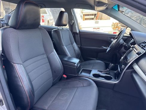 Used 2016 Toyota Camry SE image 30