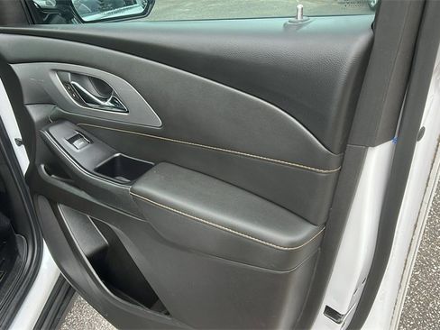Used 2019 Chevrolet Traverse LT image 16
