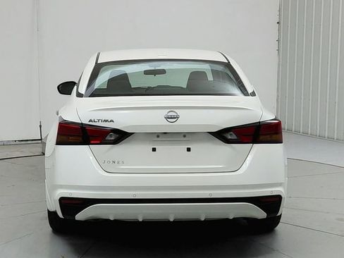 Used 2025 Nissan Altima 2.5 SV image 6