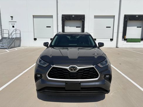 Used 2020 Toyota Highlander XLE FWD image 7