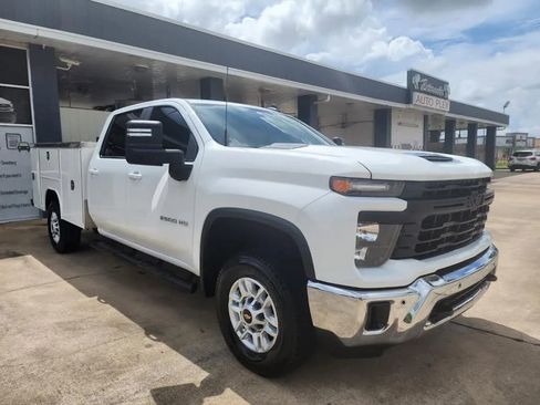 Used 2023 Chevrolet Silverado 2500 LT RWD image 2