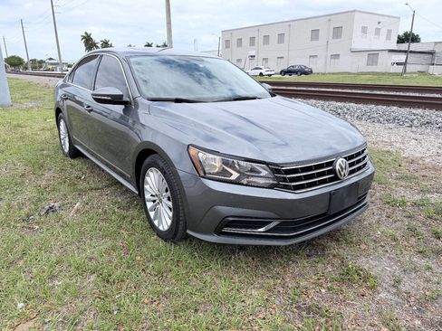 Used 2017 Volkswagen Passat 1.8T SE image 1