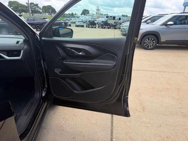 Used 2024 GMC Terrain SLT w/ LPO, Floor Liner Package AWD/4WD image 37