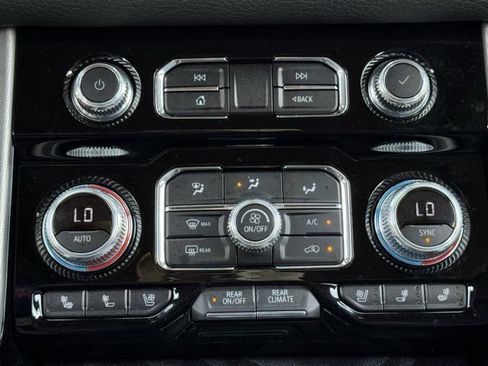Used 2022 GMC Yukon Denali RWD image 19
